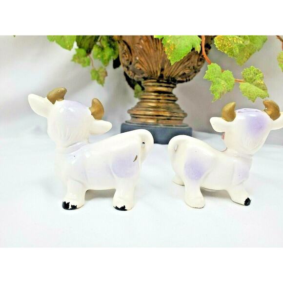 Vintage Andromorphic Cow Bull Salt and Pepper Shakers Ceramic Kitsch Figurines - Picture 2 of 8